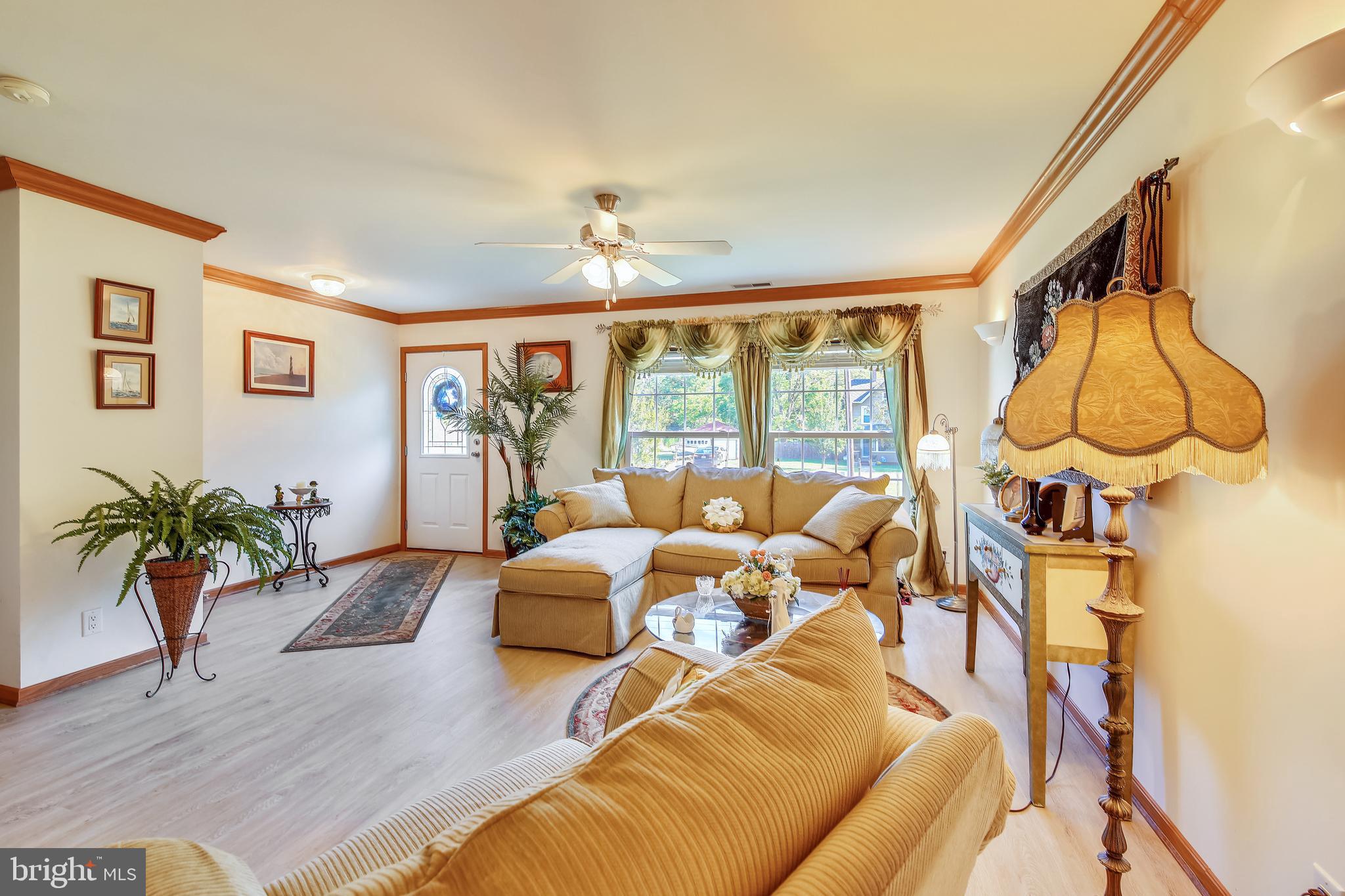 26285 Byrd Road Crisfield, MD 21817 - Photo 15 of 43 Living room