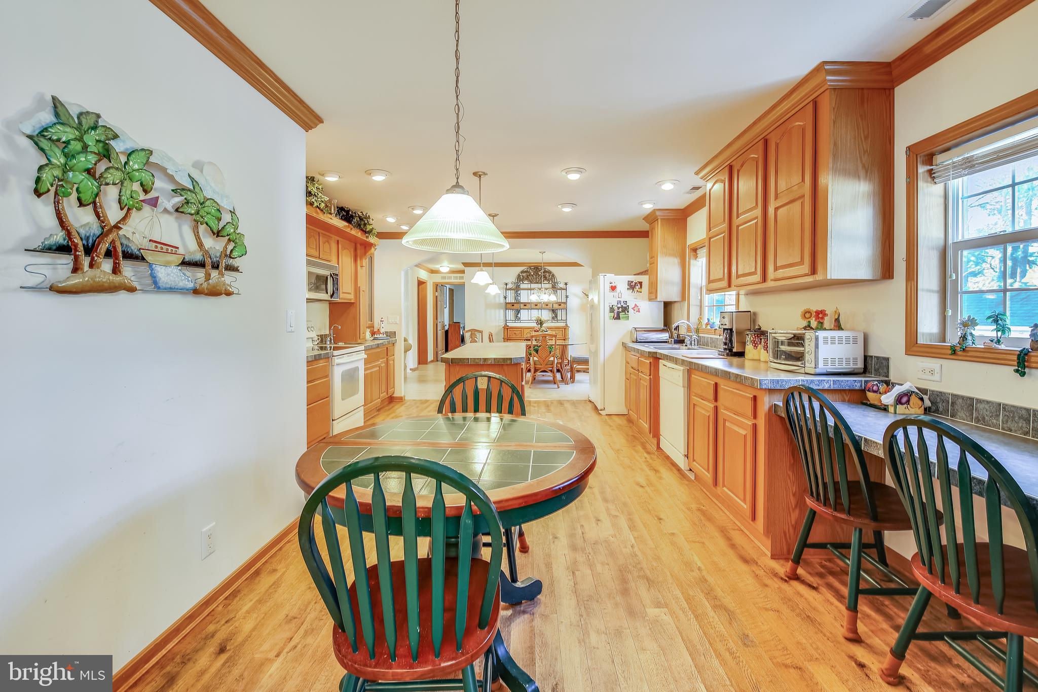 26285 Byrd Road Crisfield, MD 21817 - Photo 20 of 43 Breakfast area