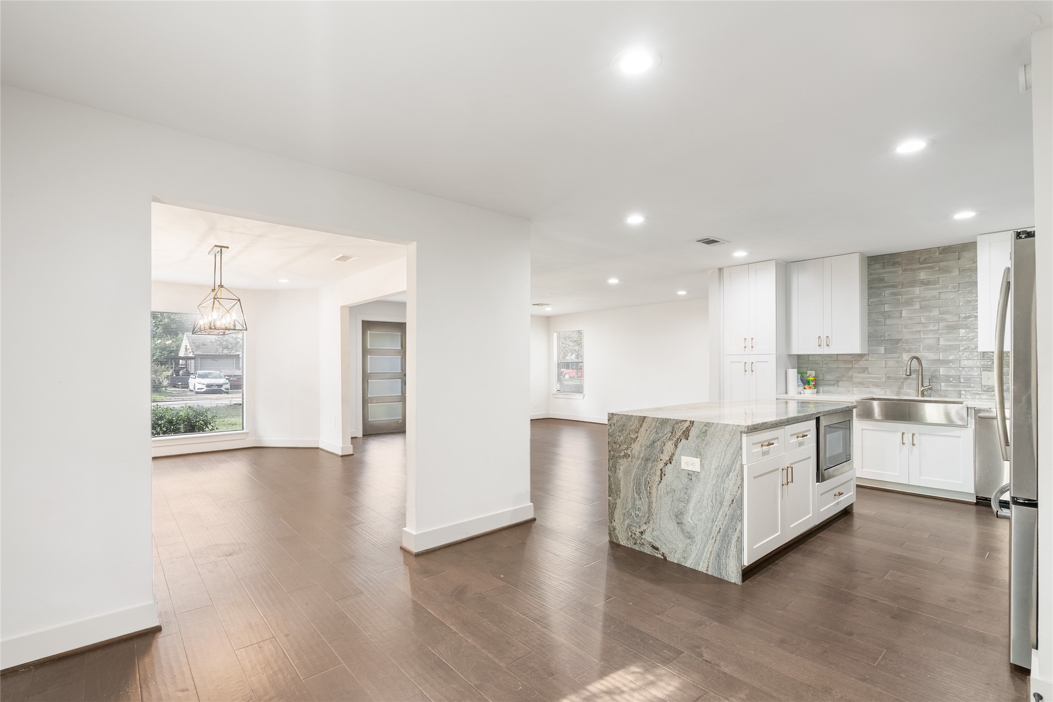 7307 Raton Street Houston, TX 77055 - Photo 10 of 23 There is also a spacious breakfast nook to enjoy coffee in the morning!