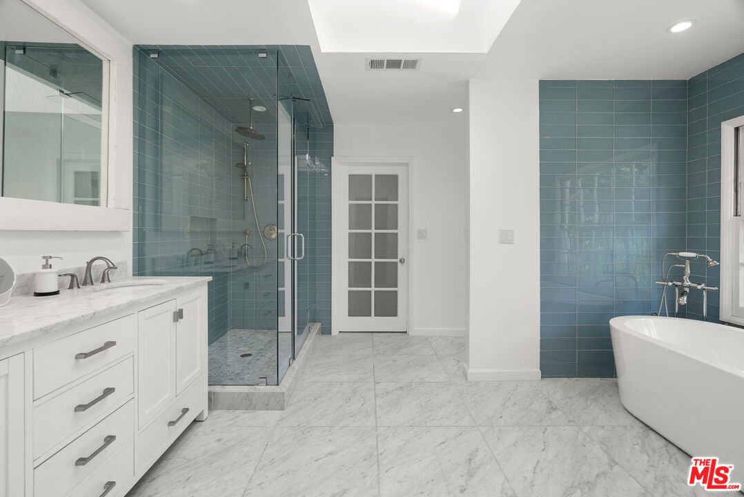 2761 Hutton Drive Beverly Hills, CA 90210 - Photo 17 of 29 a bathroom with a bathtub sink and mirror