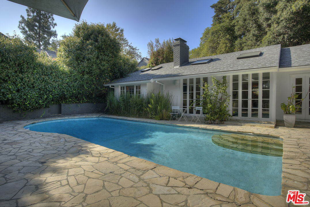 2761 Hutton Drive Beverly Hills, CA 90210 - Photo 29 of 29 a view of a house with backyard and garden