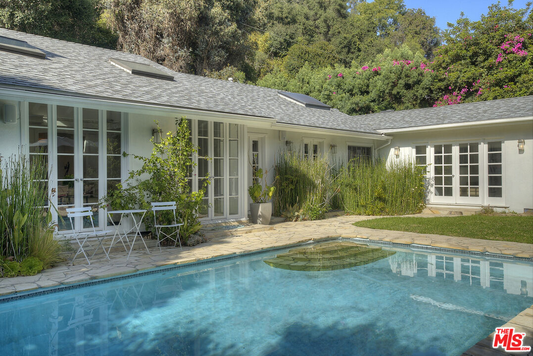 2761 Hutton Drive Beverly Hills, CA 90210 - Photo 3 of 29 a view of a house with backyard and sitting area