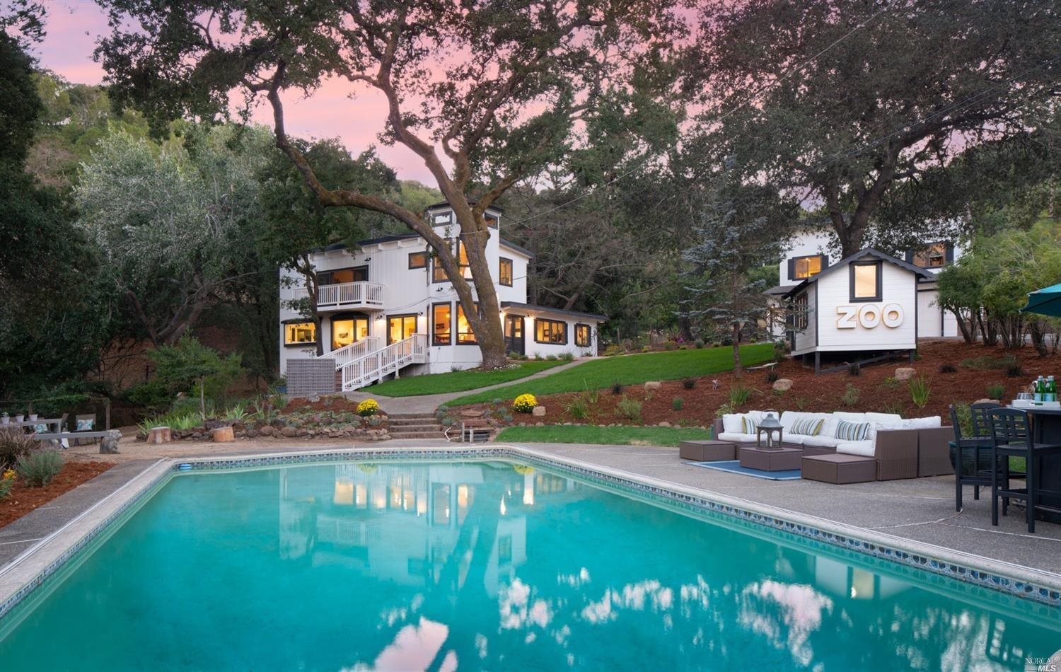 a view of an chairs and fire pit in the patio