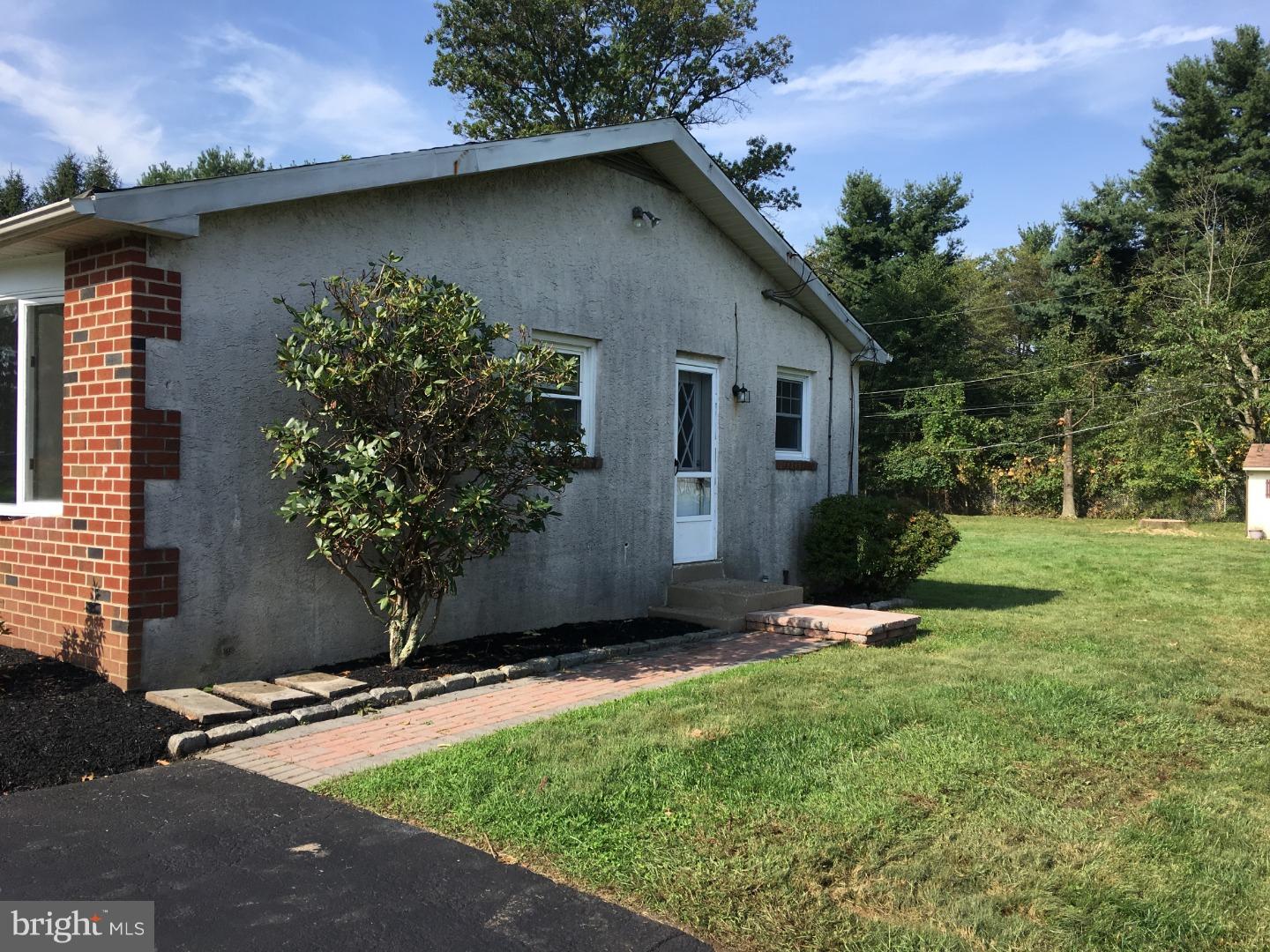 1140 Orchid Road Warminster, PA 18974 - Photo 4 of 21 Exterior Side