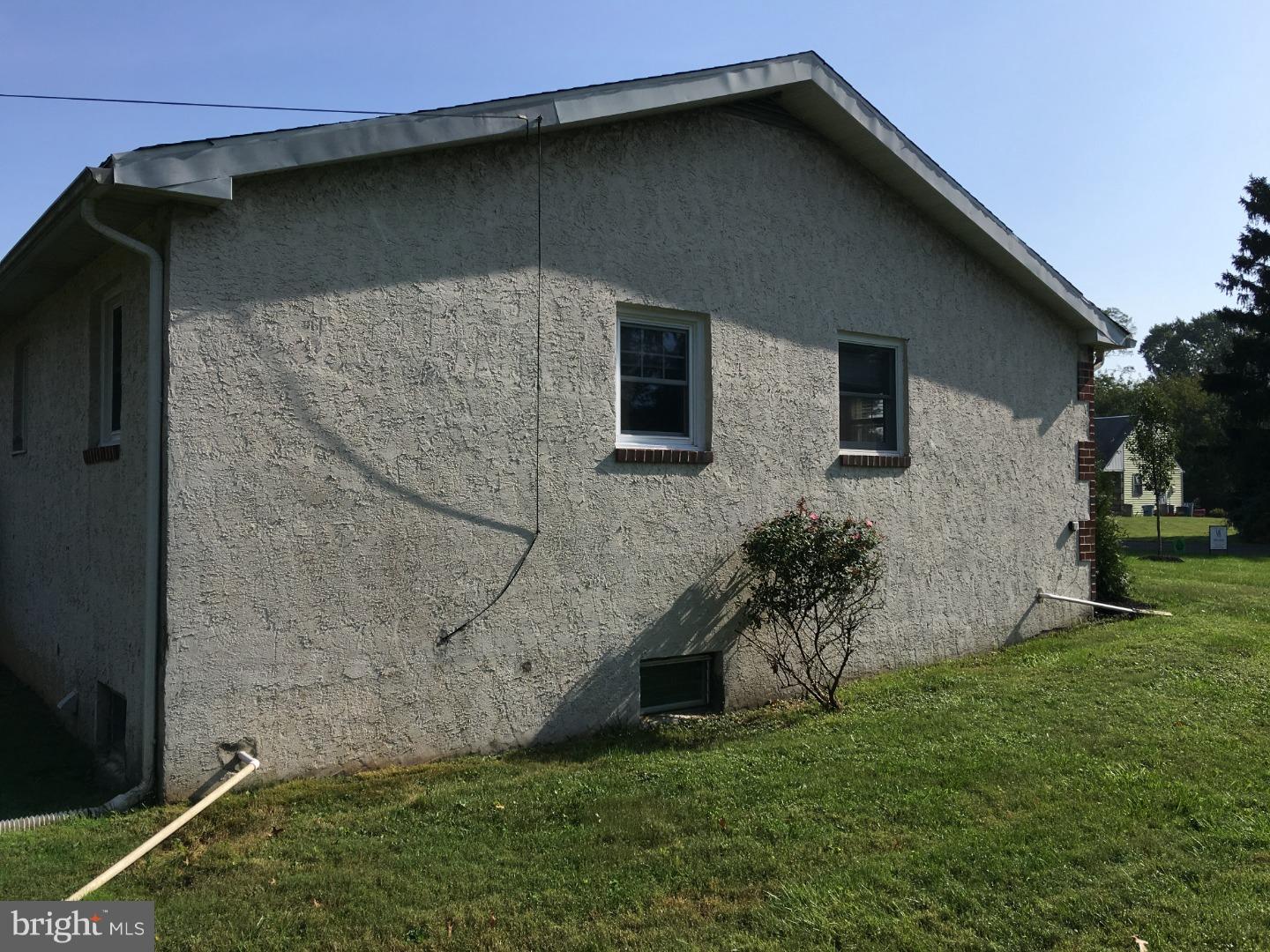 1140 Orchid Road Warminster, PA 18974 - Photo 6 of 21 Exterior Side
