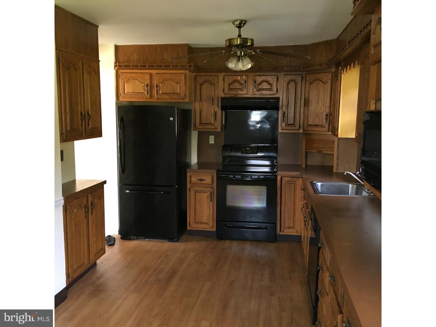 1140 Orchid Road Warminster, PA 18974 - Photo 10 of 21 Kitchen