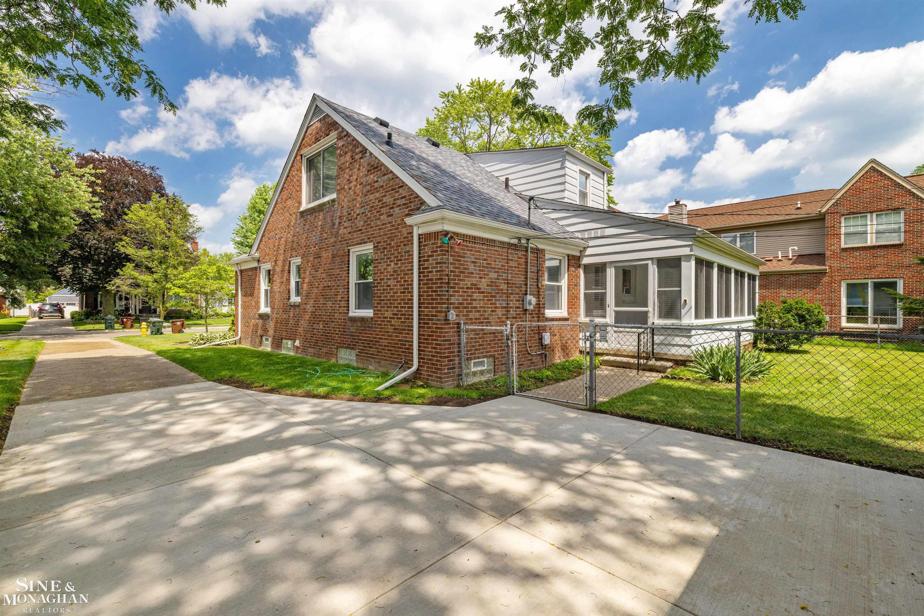 581 Hampton Road Grosse Pointe Woods, MI 48236 - Photo 35 of 60