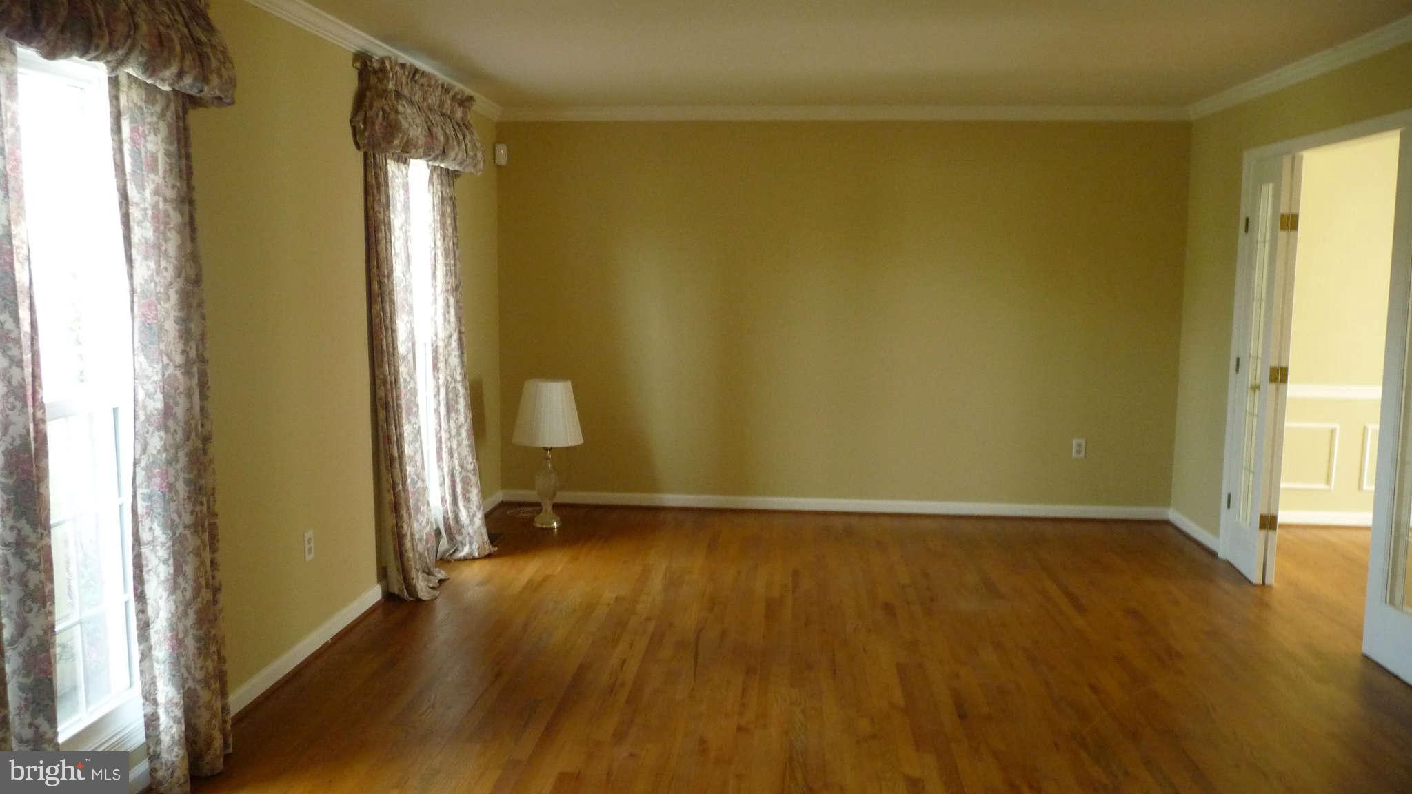 14703 Argyle Club Road Silver Spring, MD 20906 - Photo 12 of 29 Living Room