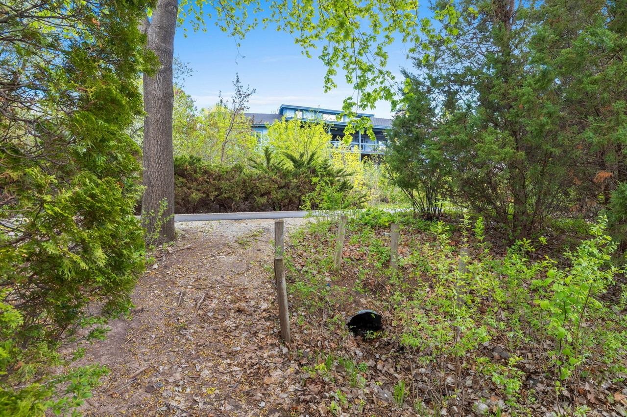 2512 Riverside Drive Green Bay, WI 54301 - Photo 11 of 79