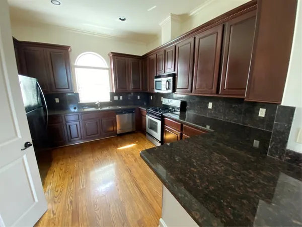 $2,250 | 6353 Richmond Avenue, Unit 124, Houston, TX 77057