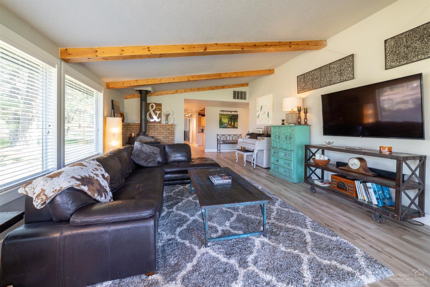 69455 Green Ridge Loop Sisters, OR 97759 - Photo 5 of 25 This large great room has plenty of room