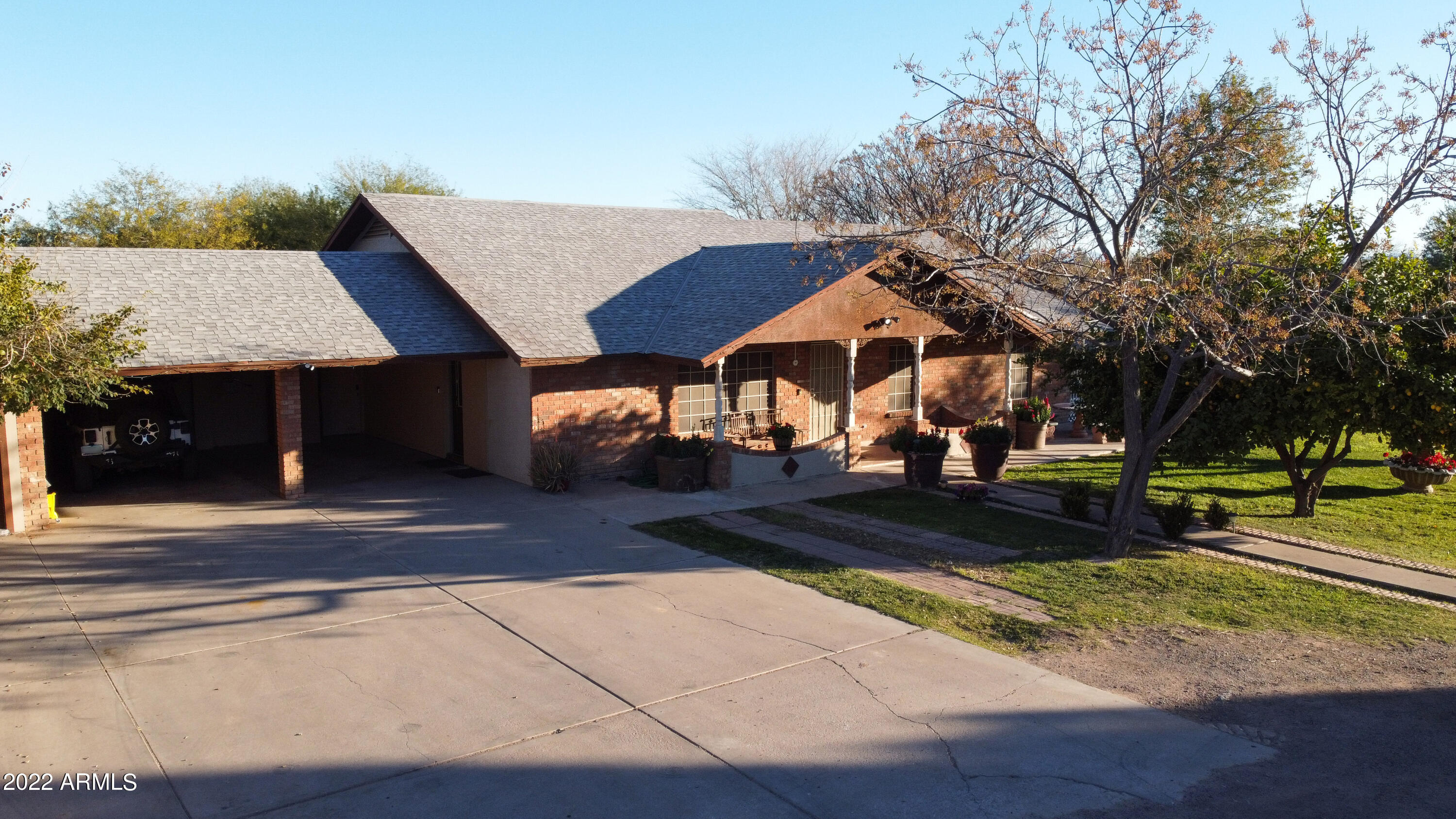 640 North Greenfield Road Gilbert, AZ 85234 - Photo 1 of 45 Front of house