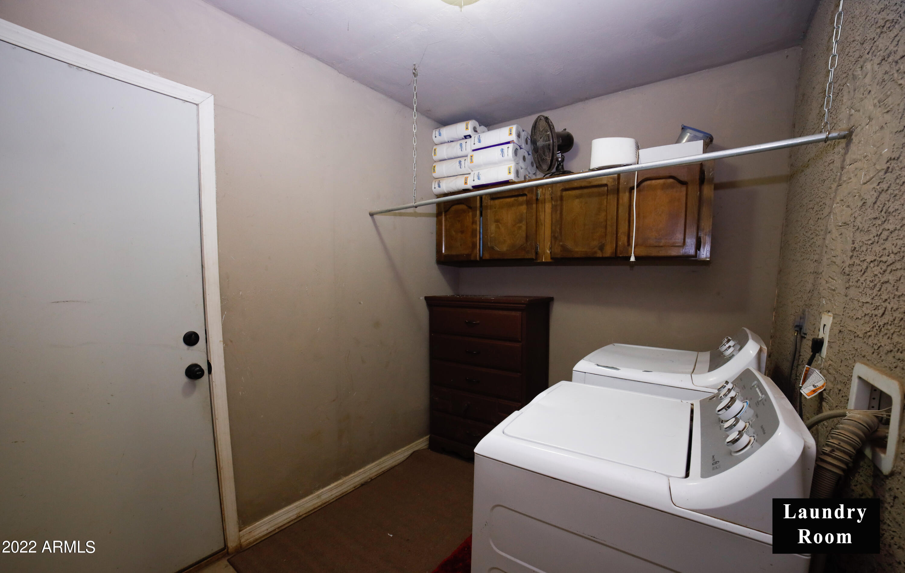 640 North Greenfield Road Gilbert, AZ 85234 - Photo 37 of 45 Laundry rooom