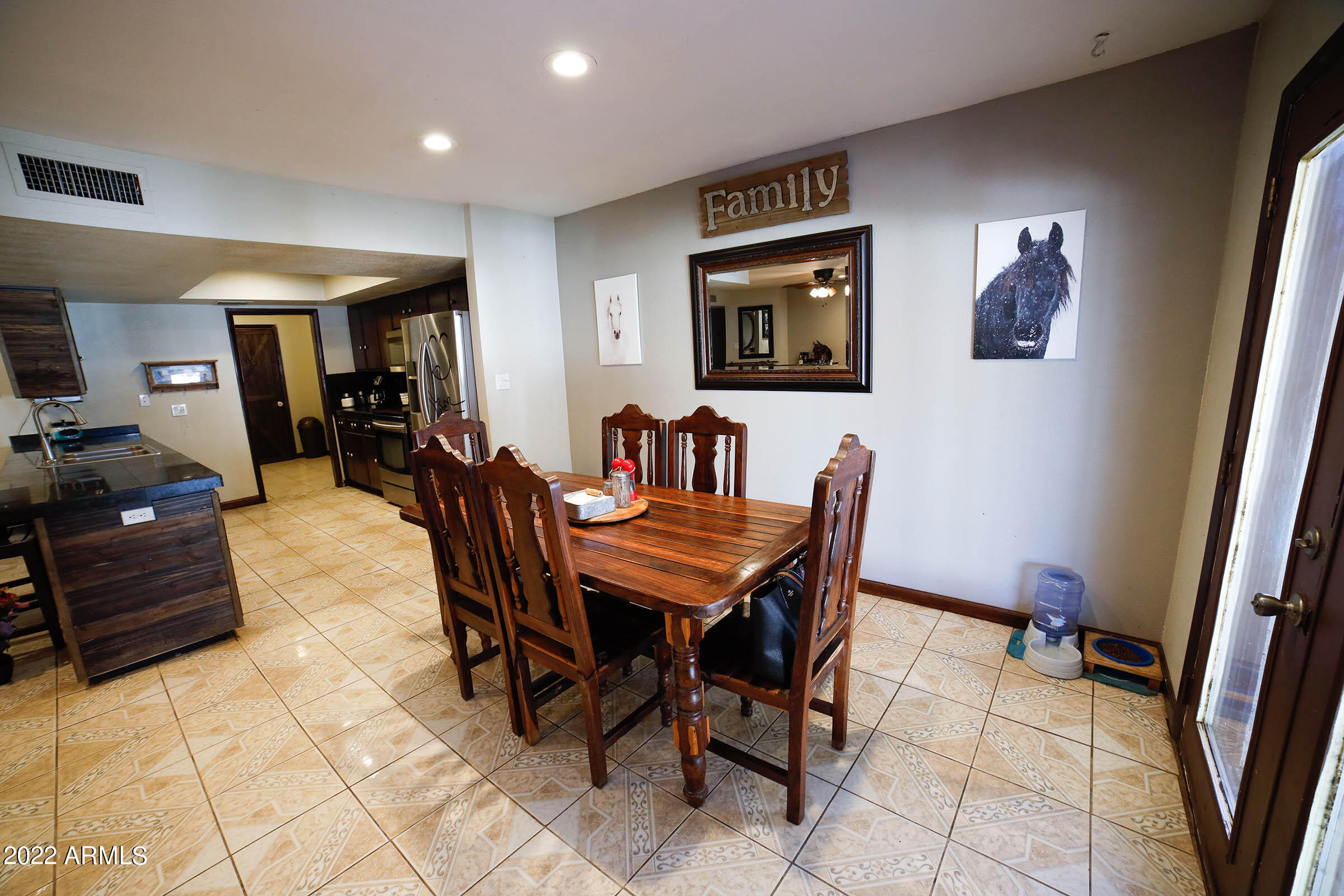 640 North Greenfield Road Gilbert, AZ 85234 - Photo 5 of 45 Eating area