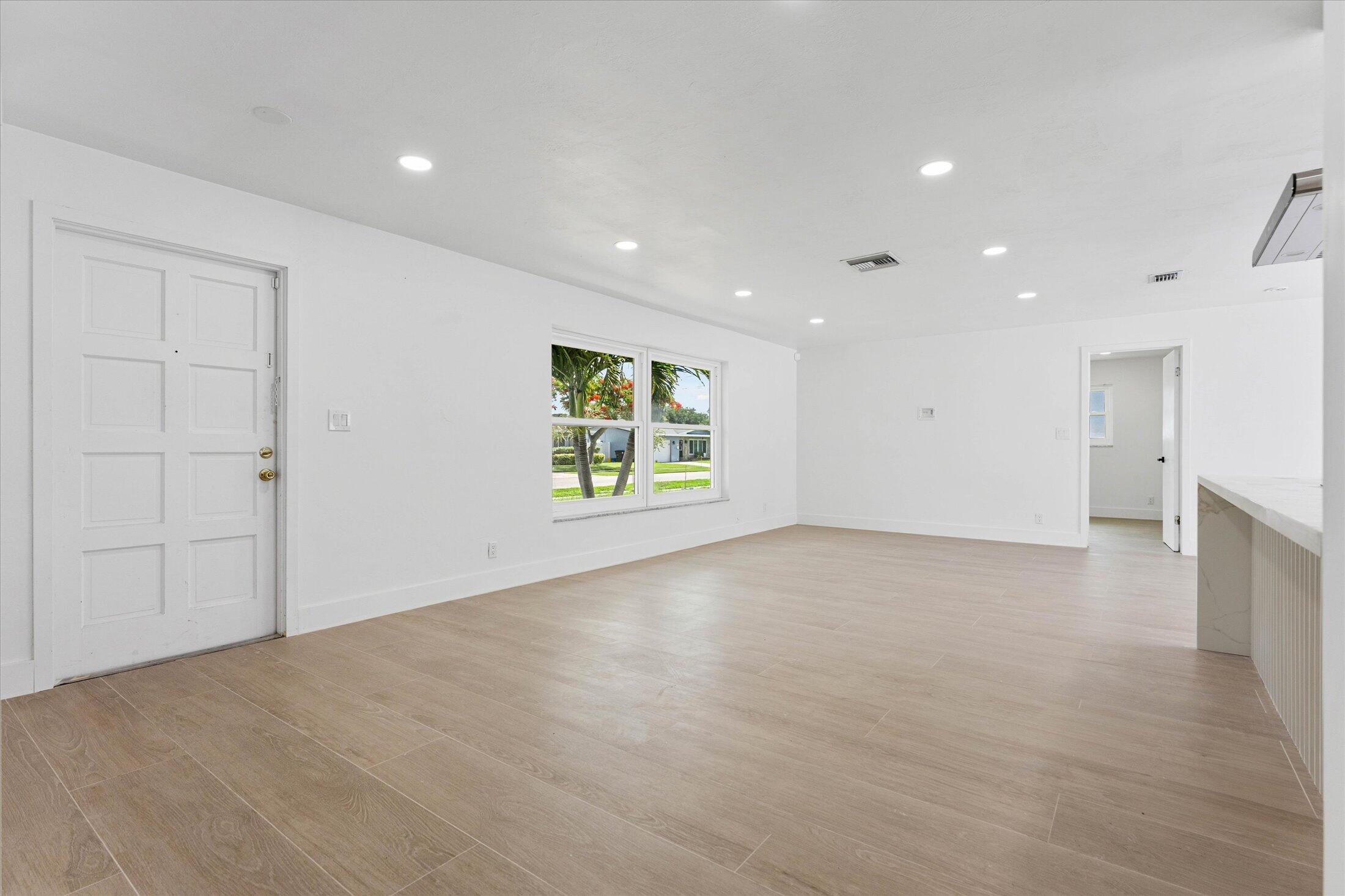 1540 Northwest 10th Street Boca Raton, FL 33486 - Photo 4 of 34 04-1540 NW 10th St, Boca Raton-6