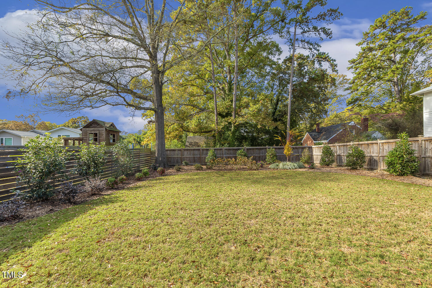 504 Heather Drive Raleigh, NC 27606 - Photo 3 of 48 062