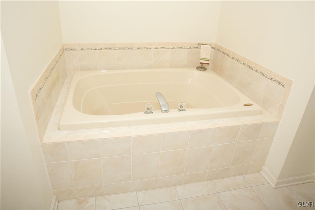147 Pinehurst Lane Easton, PA 18042 - Photo 16 of 31 a bathroom with a bathtub