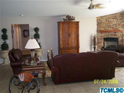 358 South Cornucopia Road Exeter, CA 93221 - Photo 16 of 16 Open great room floor plan. Lots of til