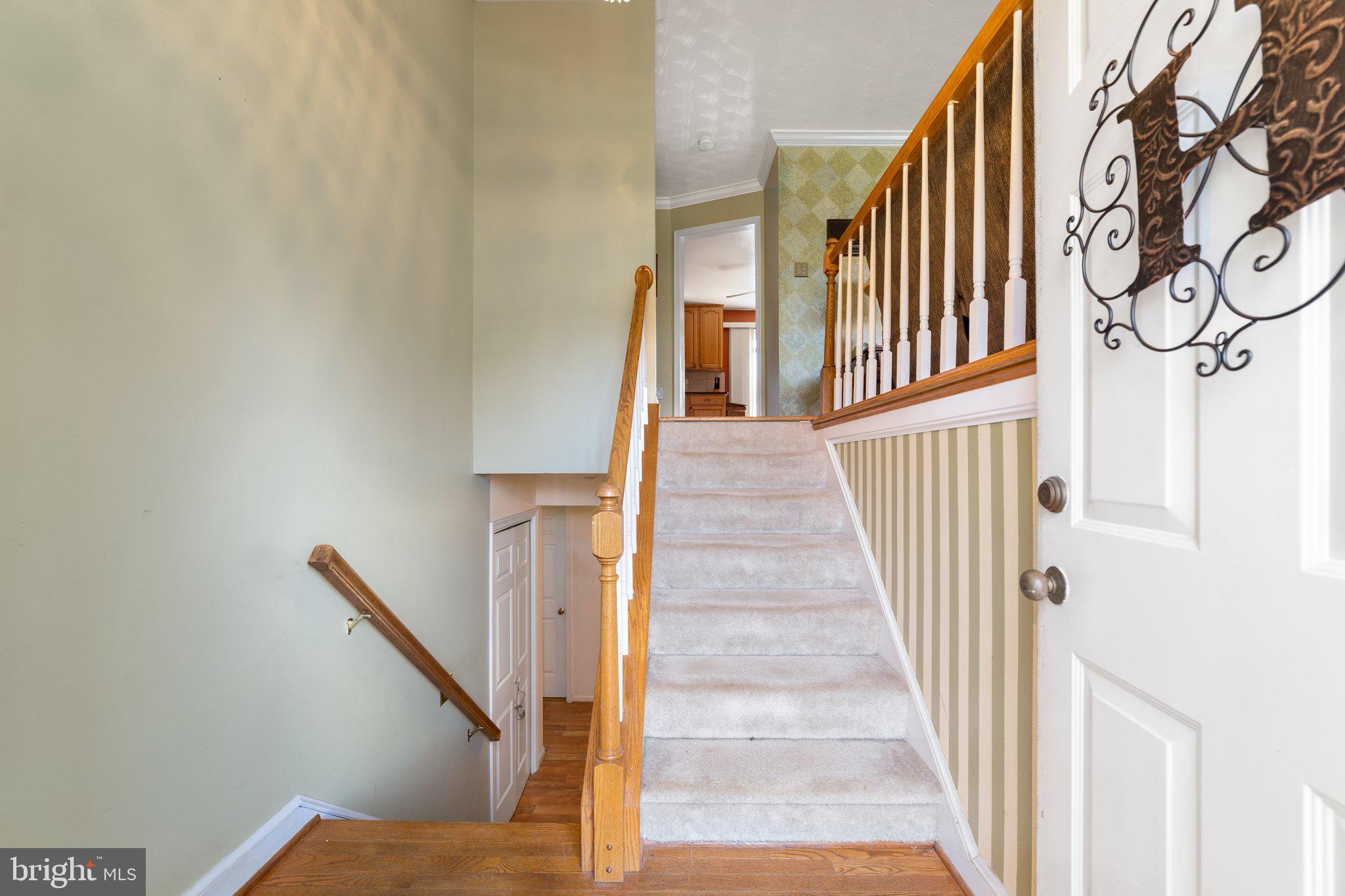 16402 Hamilton Station Road Waterford, VA 20197 - Photo 12 of 53 Foyer