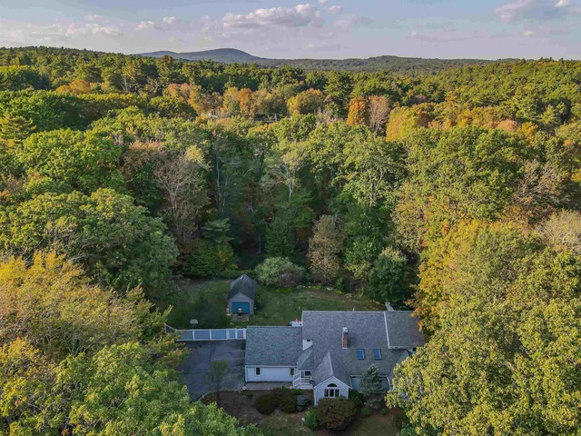 $750,000 | 301 North Amherst Road, Bedford, NH 03110