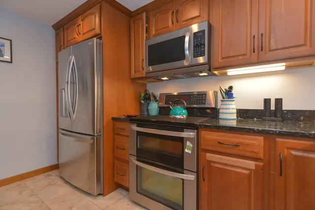 $750,000 | 301 North Amherst Road, Bedford, NH 03110