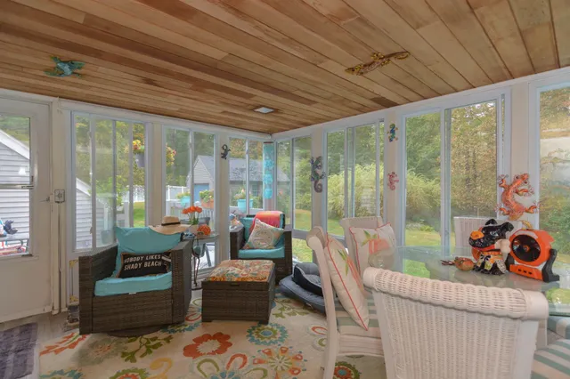 $750,000 | 301 North Amherst Road, Bedford, NH 03110