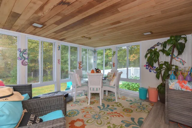 $750,000 | 301 North Amherst Road, Bedford, NH 03110