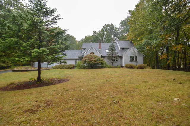 $750,000 | 301 North Amherst Road, Bedford, NH 03110