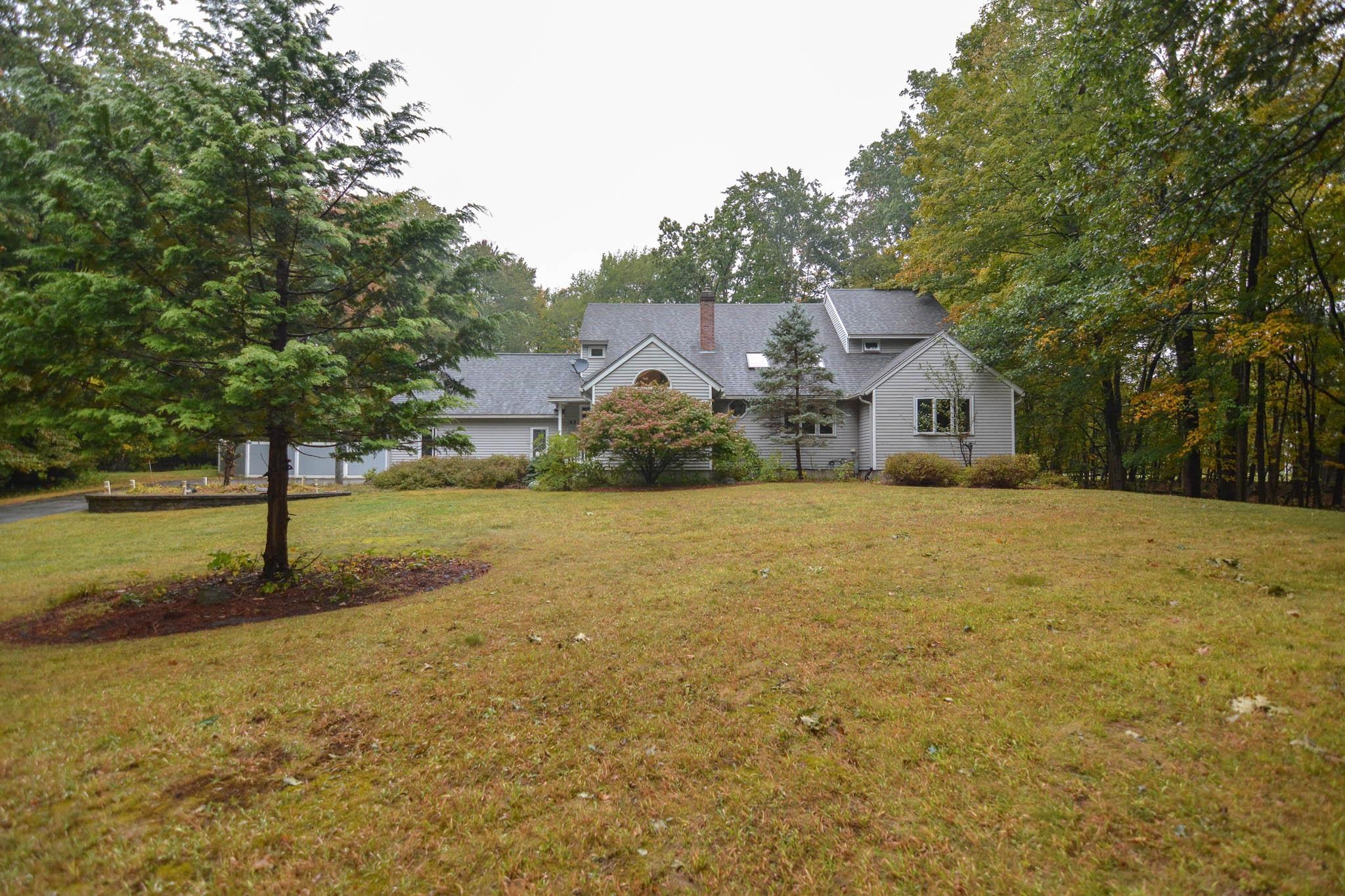 301 North Amherst Road Bedford, NH 03110 - Photo 4 of 60