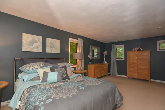 $750,000 | 301 North Amherst Road, Bedford, NH 03110