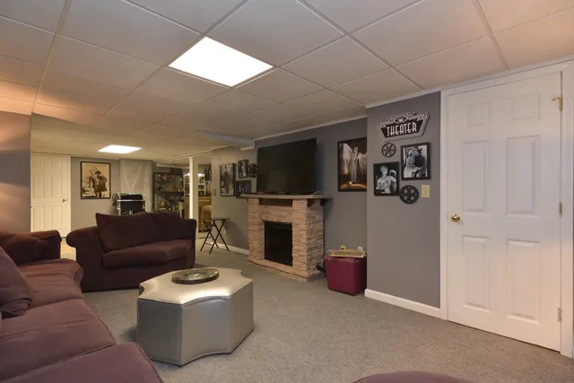 $750,000 | 301 North Amherst Road, Bedford, NH 03110