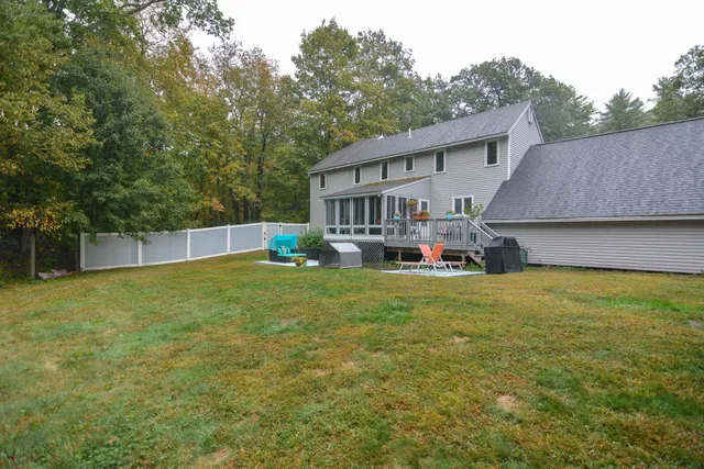 $750,000 | 301 North Amherst Road, Bedford, NH 03110