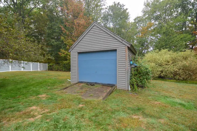 $750,000 | 301 North Amherst Road, Bedford, NH 03110