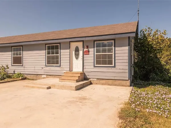 $335,000 | 121 Windy Creek Court, Springtown, TX 76082