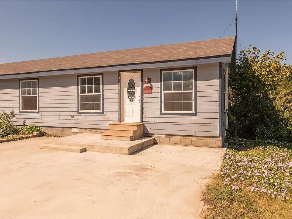 121 Windy Creek Court Springtown, TX 76082 - Photo 2 of 11