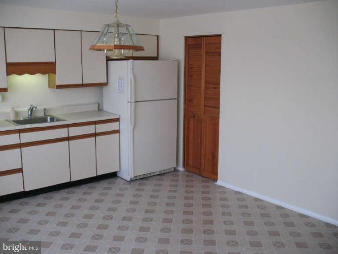 8009 Lansdale Road Baltimore, MD 21224 - Photo 8 of 17 Kitchen