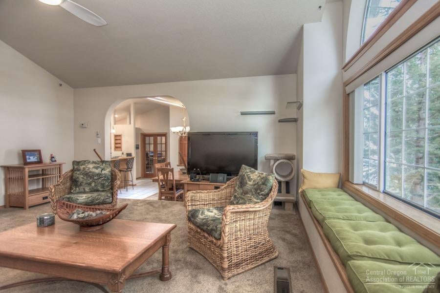 61305 Victory Loop Bend, OR 97702 - Photo 10 of 24 Gallery Image 10