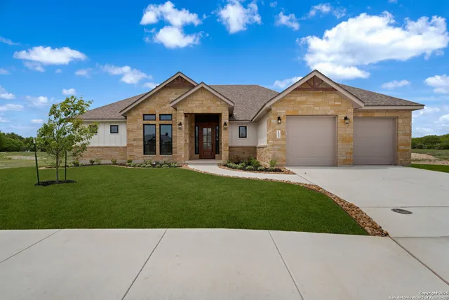 $589,900 | 133 Emil Lane, Castroville, TX 78009