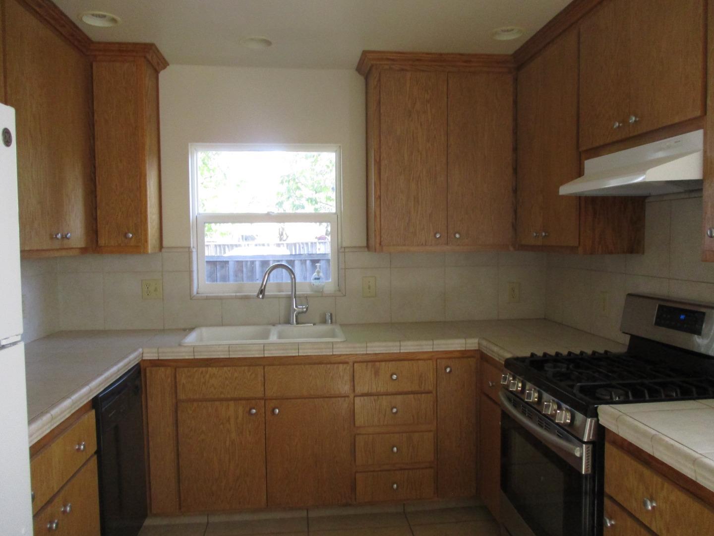 8495 Murray Avenue Gilroy, CA 95020 - Photo 5 of 26