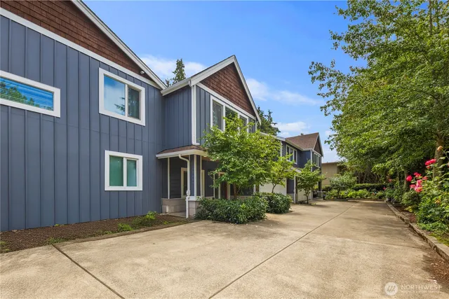 $1,750,000 | 10407 Northeast 17th Street, Bellevue, WA 98004