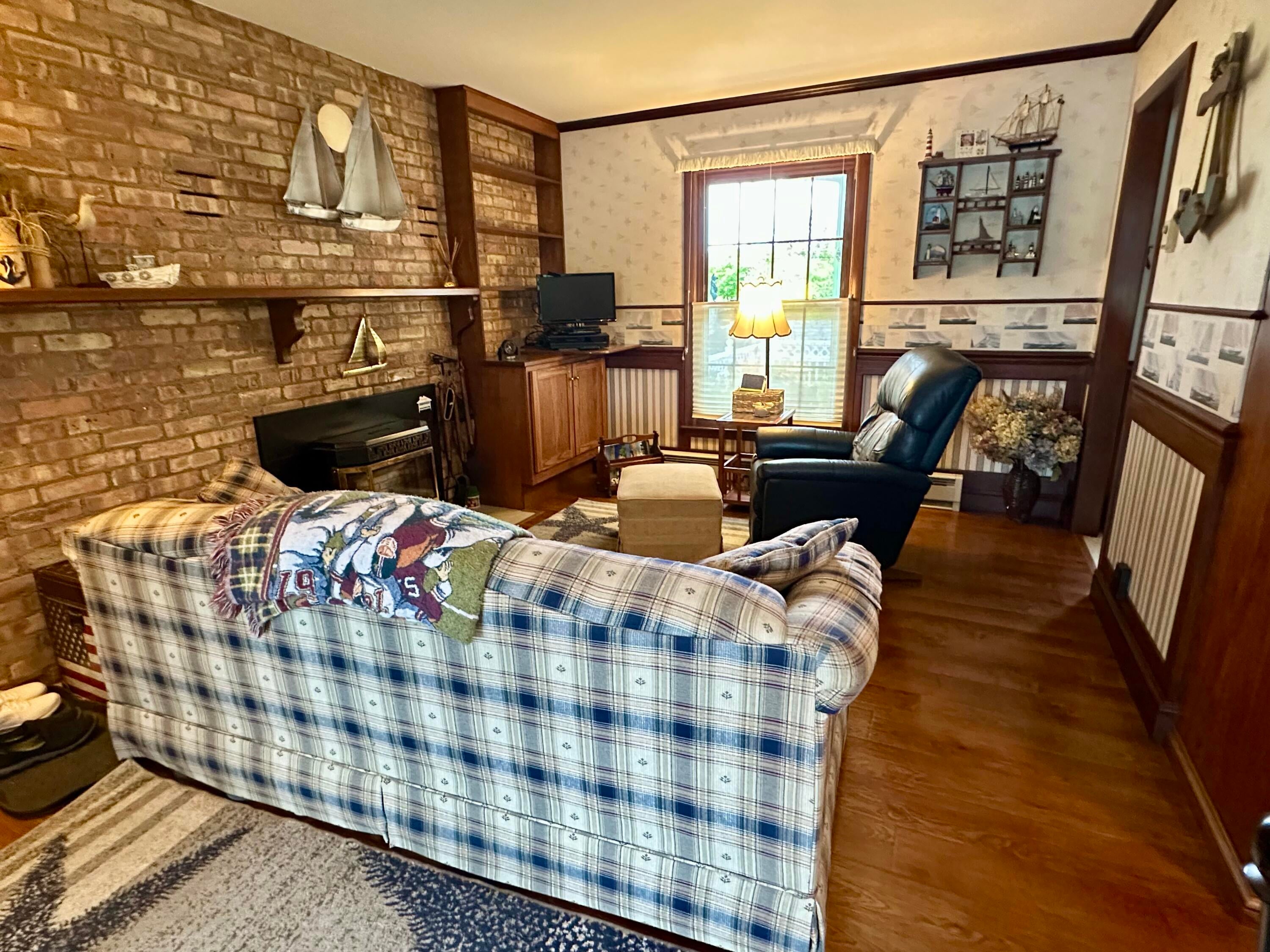 444 Riverside Drive Cheboygan, MI 49721 - Photo 6 of 43 Family Room