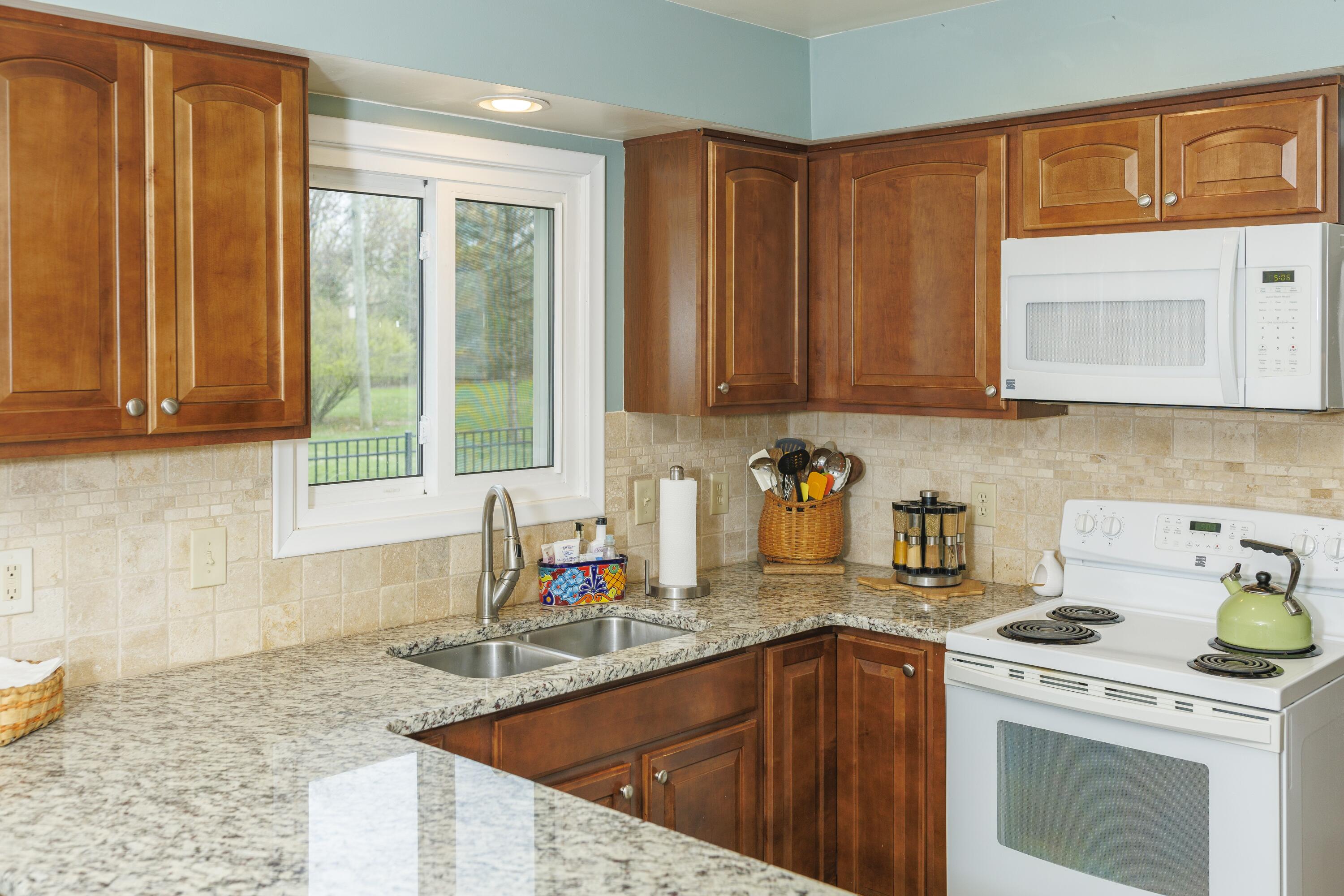 11630 McClumpha Road Plymouth, MI 48170 - Photo 12 of 52 11 - Updated Kitchen