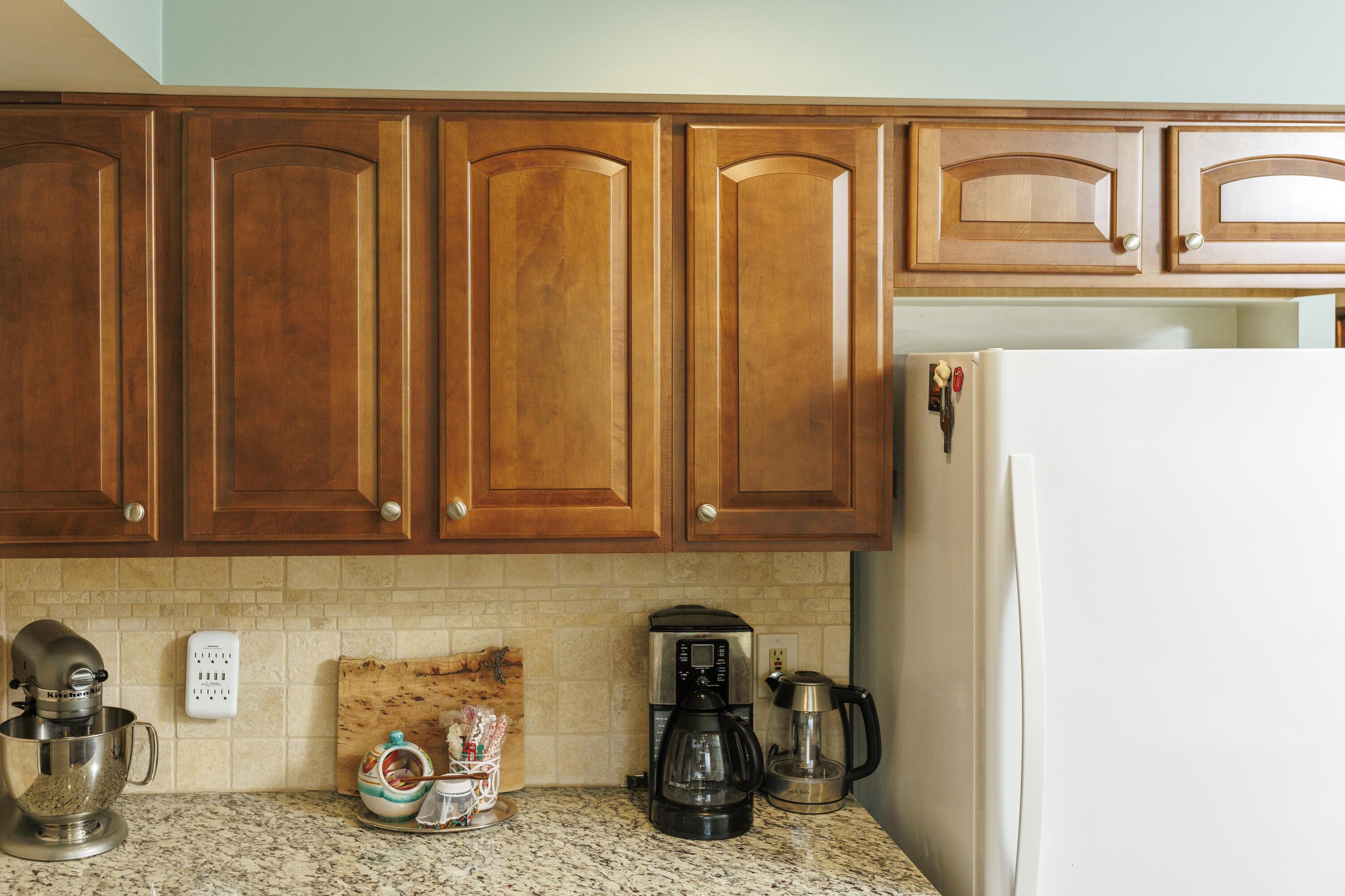 11630 McClumpha Road Plymouth, MI 48170 - Photo 14 of 52 13 - Cabinets & Counter