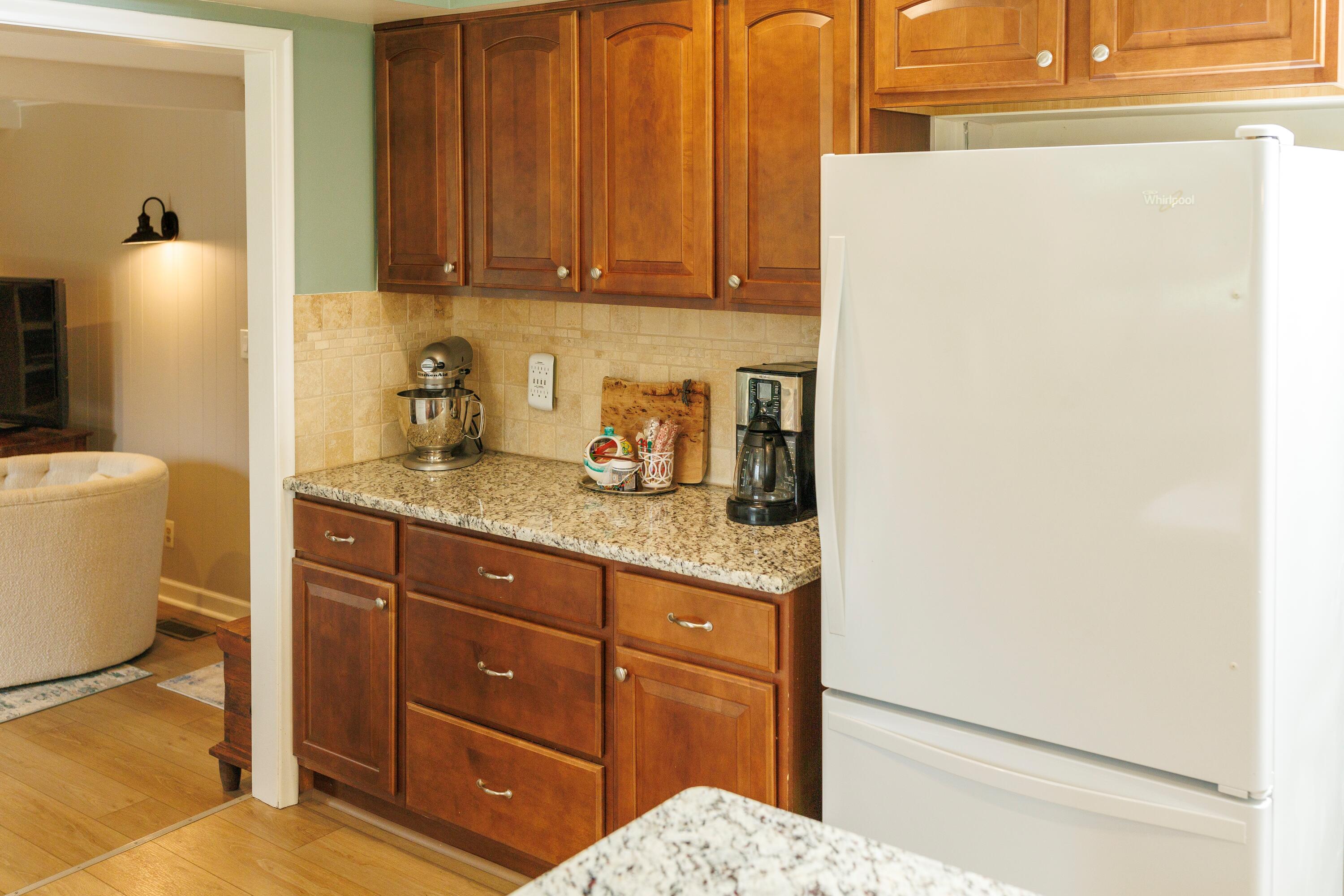 11630 McClumpha Road Plymouth, MI 48170 - Photo 15 of 52 14 - Cabinets