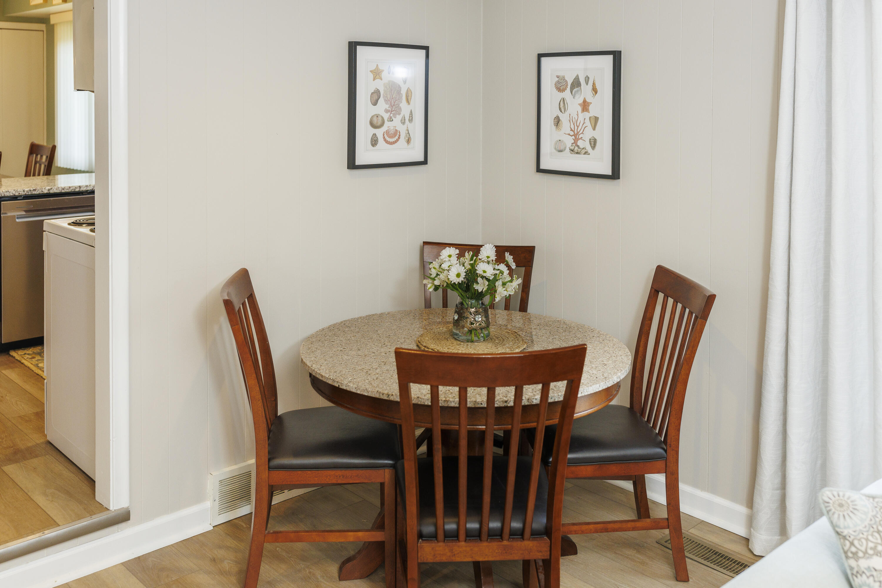 11630 McClumpha Road Plymouth, MI 48170 - Photo 19 of 52 19 - Eating Area