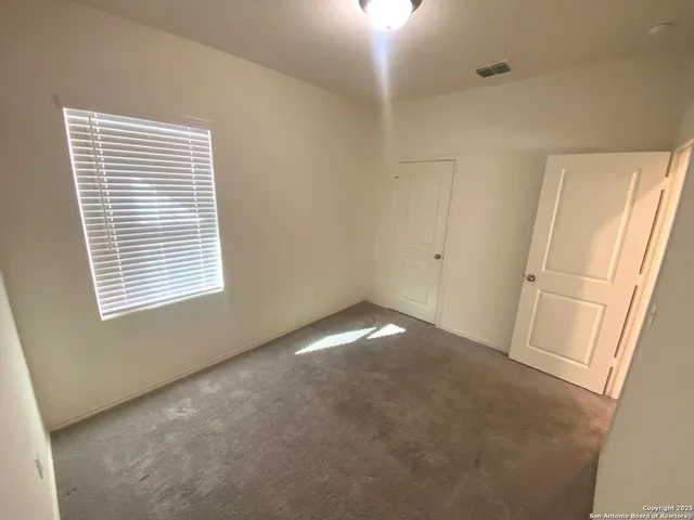 a view of empty room with window