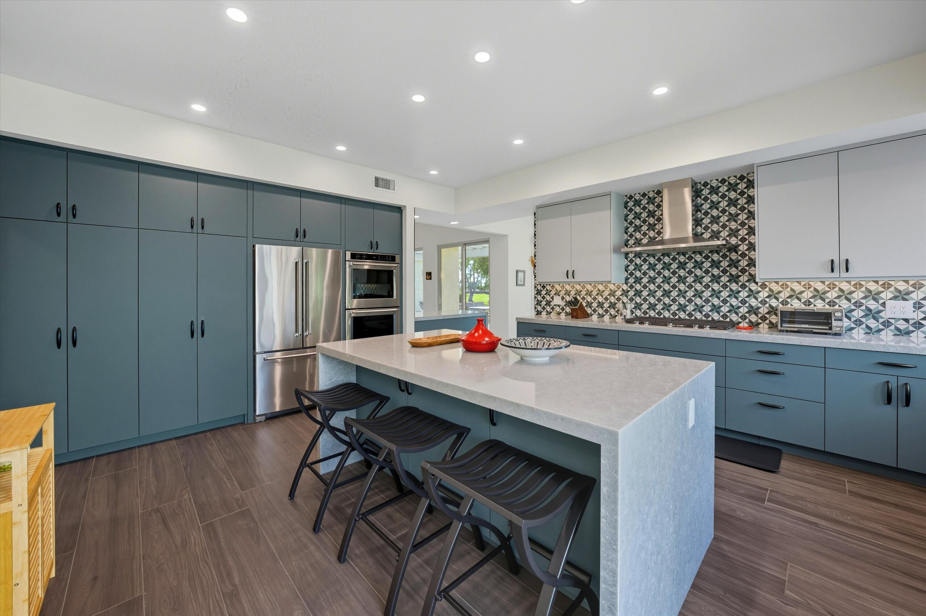 809 Inverness Drive Rancho Mirage, CA 92270 - Photo 24 of 36 a kitchen that has a table and chairs in it