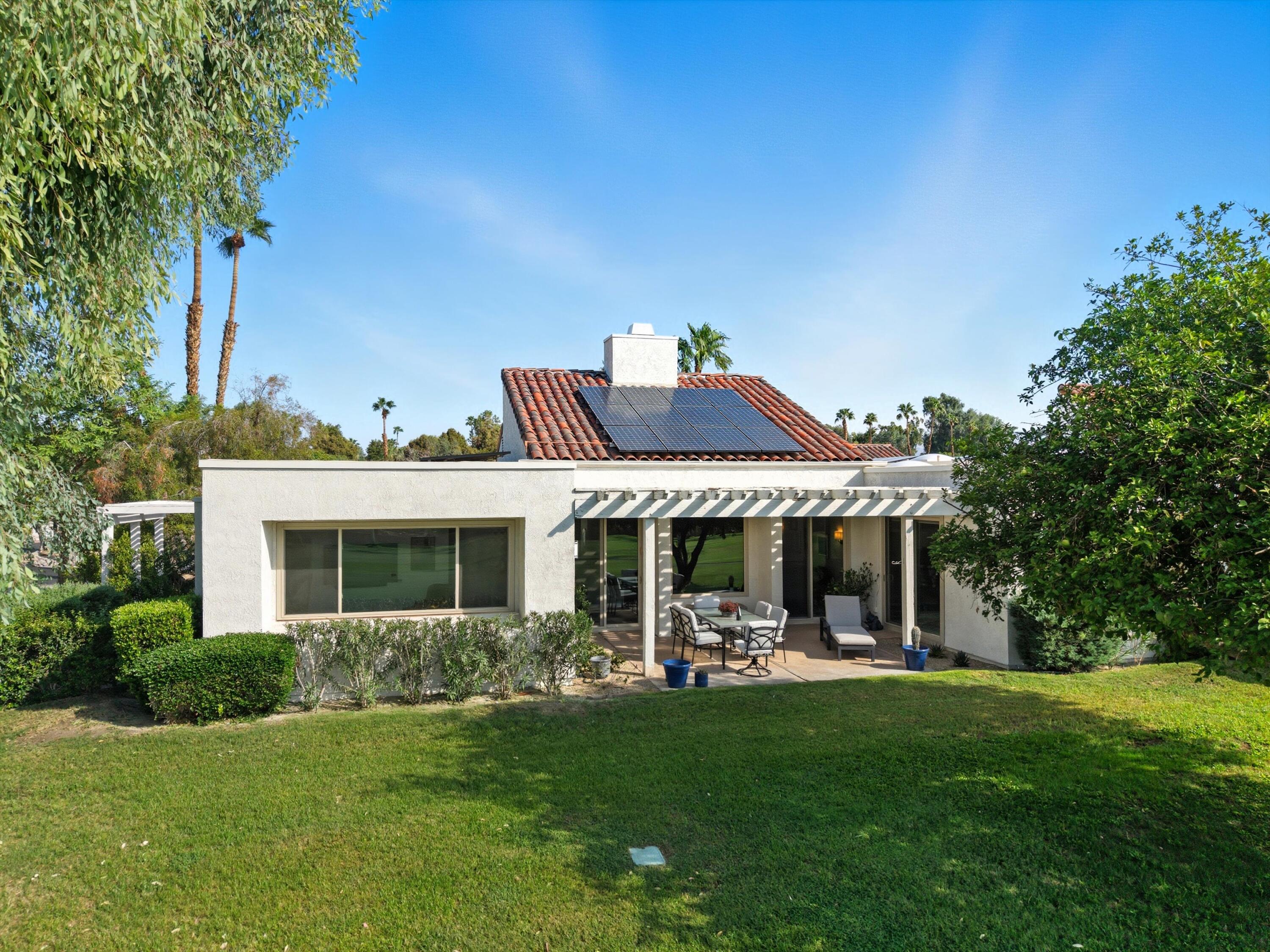 809 Inverness Drive Rancho Mirage, CA 92270 - Photo 5 of 36 a front view of a house with a garden