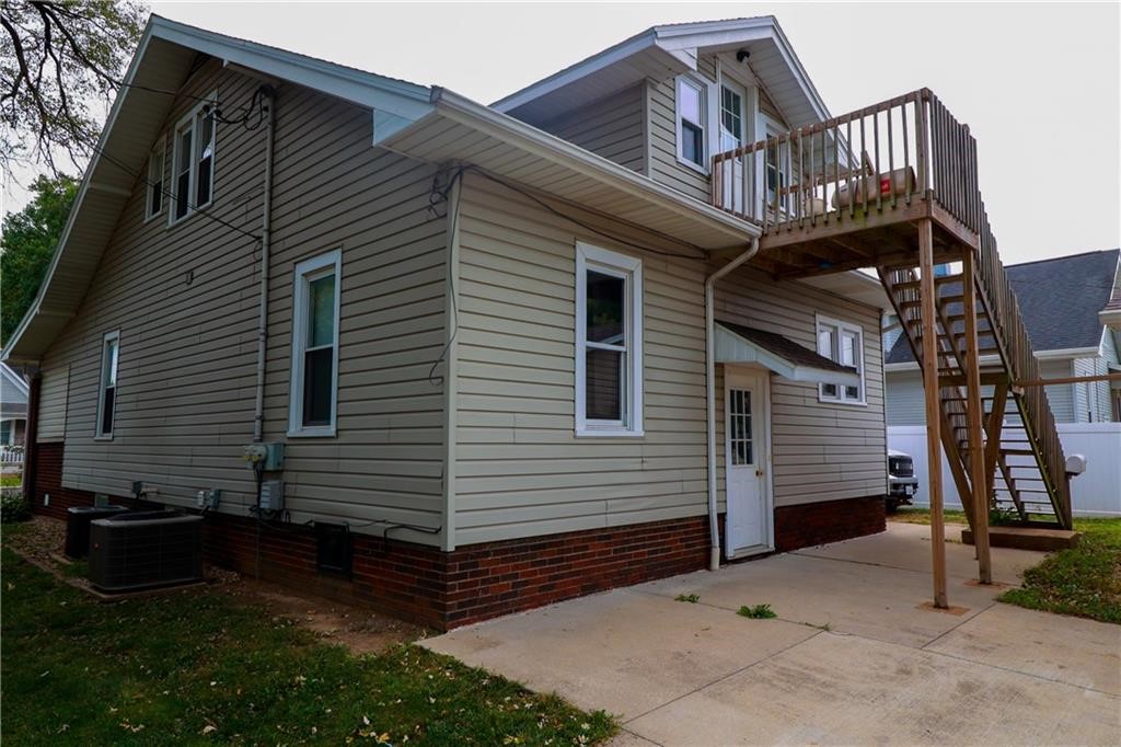 513 North 3rd Street Effingham, IL 62401 - Photo 2 of 38