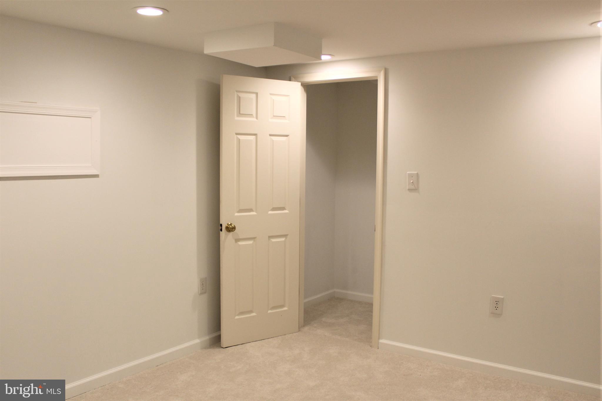 3319 Kenjac Road Baltimore, MD 21244 - Photo 17 of 48